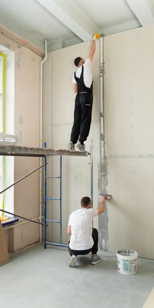 full-shot-men-working-together (1)